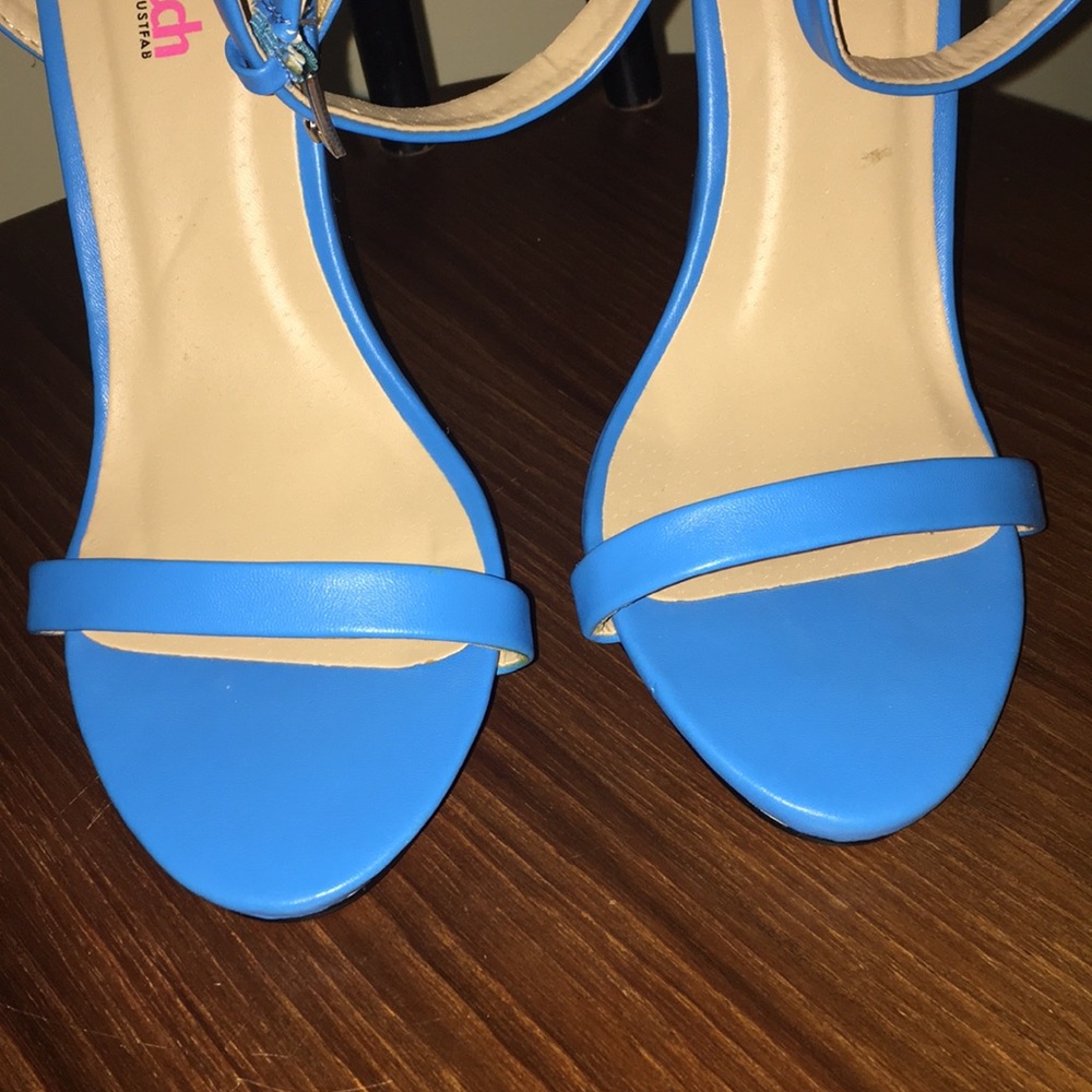 Shoes - Picture 5 of 8